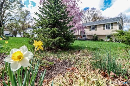 5 Hearthstone Dr, Bethel, CT, 06801-1208 | Card Image