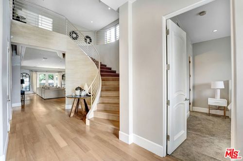 841 N Crescent Heights Blvd, Los Angeles, CA, 90046-6901 | Card Image