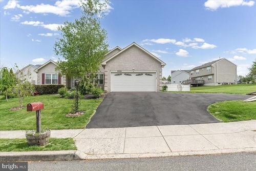 67 Pine Hurst Dr, Sanatoga, PA, 19464-7204 | Card Image