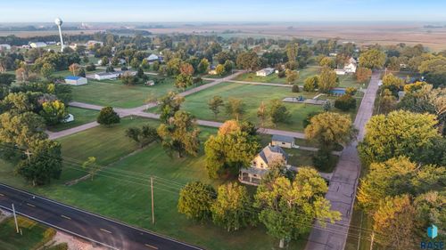 621 East St, Spencer, SD, 57374-2122 | Card Image