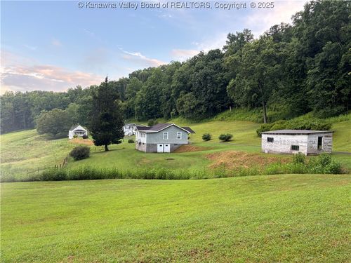 609 Rockcrest Dr, South Charleston, WV, 25309-2340 | Card Image