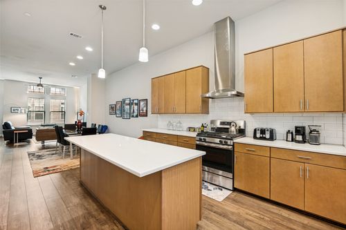 1380 Branchwood Place, Dallas, TX, 75215 | Card Image