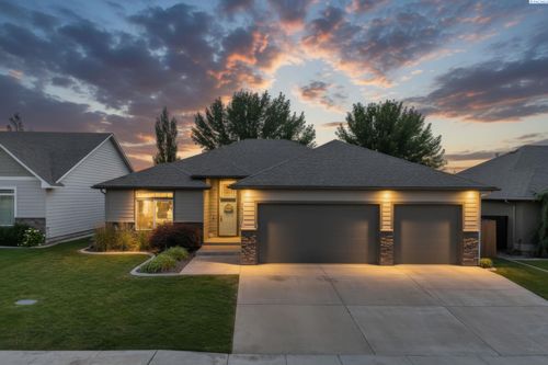 10251 W 17th Pl, Kennewick, WA, 99338-4527 | Card Image