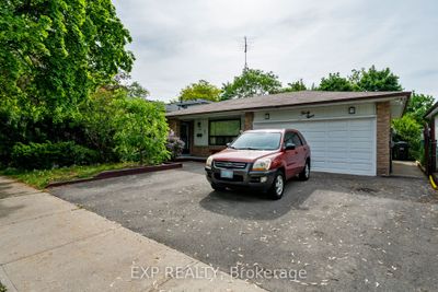 49 Elgin Dr, House other with 3 bedrooms, 3 bathrooms and 6 parking in Brampton ON | Image 2