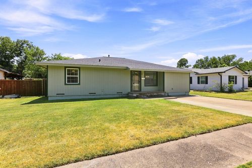 117 Leslie St, Bonham, TX, 75418-2428 | Card Image