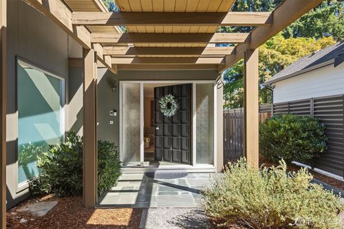 150 131st Ave Ne, Bellevue, WA, 98005-3336 | Card Image