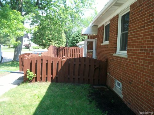 13180 Netherwood St, Southgate, MI, 48195-1013 | Card Image