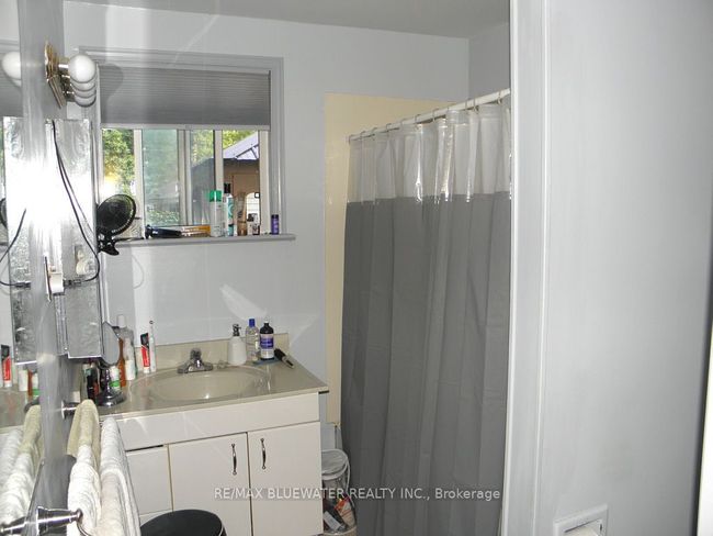 6016 Max Dr, House other with 2 bedrooms, 2 bathrooms and 6 parking in Kettle And Stony Point Fn ON | Image 22