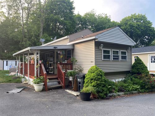 18 John'S Ln, Riverhead, NY, 11901 | Card Image