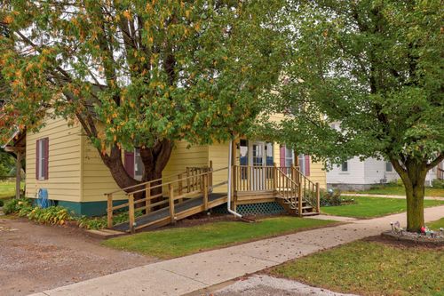 516 E Main St, Mayville, MI, 48744-9590 | Card Image