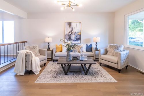 45228 Patrick Dr, Canton, MI, 48187-2518 | Card Image