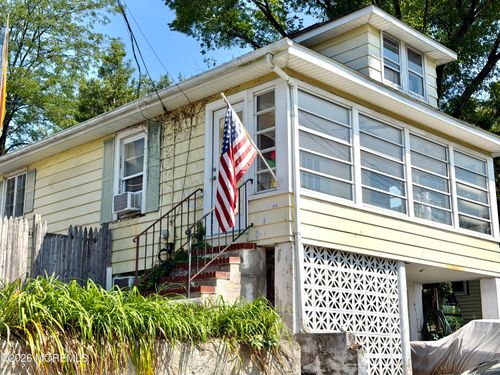 195 2nd St, Keyport, NJ, 07735-1811 | Card Image