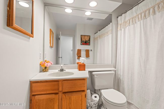 1-7 - 107 Wellington Ct, Condo with 2 bedrooms, 2 bathrooms and 1 parking in Manalapan NJ | Image 9