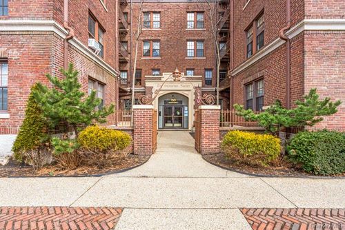 6h-150 Burns St, Forest Hills, NY, 11375-6111 | Card Image