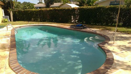 18223-18223 Oleta Dr, North Miami Beach, FL, 33160-2050 | Card Image