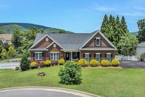 1305 Panorama Cir, Salem, VA, 24153-7746 | Card Image