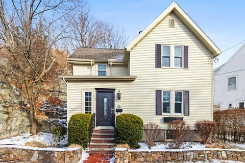 15 Maple St, Melrose, MA, 02176-3014 | Card Image