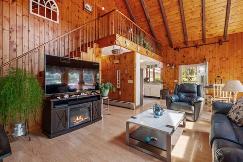 33 Juniper Meadow Rd, Danbury, NH, 03230-4400 | Card Image