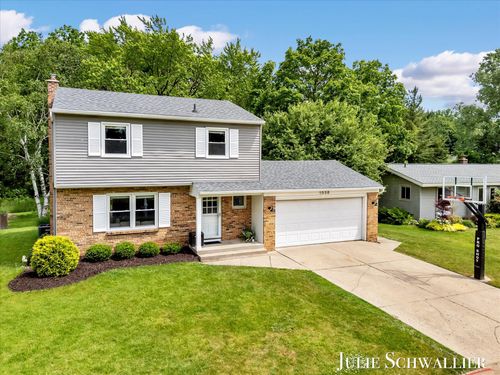 1038 Hampton Dr, Grand Rapids, MI, 49505-5930 | Card Image