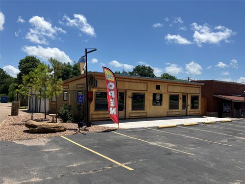 202 N Parkway Dr, Alvarado, TX, 76009-3716 | Card Image