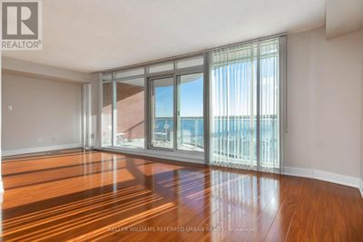 1022 - 550 Queens Quay W, Condo with 1 bedrooms, 1 bathrooms and 1 parking in Toronto ON | Image 2