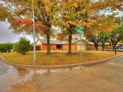 9917 S Country Club Drive, House other with 3 bedrooms, 2 bathrooms and null parking in Oklahoma City OK | Image 1