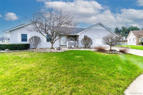 4197 Mountain Ash Ct, Swartz Creek, MI, 48473-1582 | Card Image
