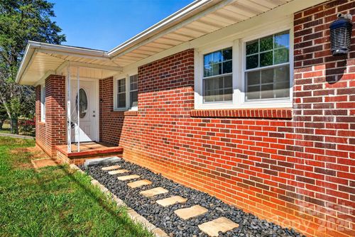 4853 S Main St, cowpens, SC, 29330-9257 | Card Image