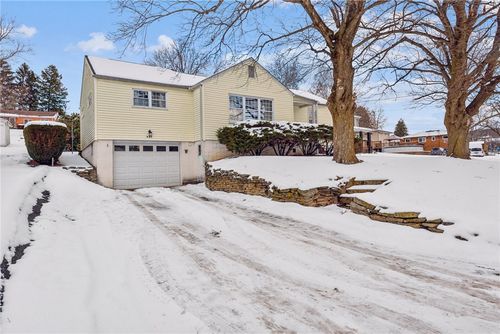 231 Pine Dr, New Stanton, PA, 15672-9720 | Card Image
