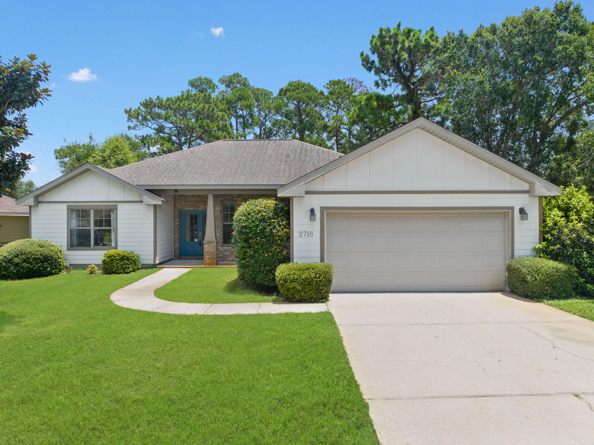 Lakes Edge Ln, Navarre, FL 32566
