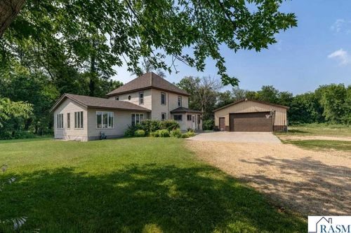 1024 Le Center St, Le Center, MN, 56057-4011 | Card Image