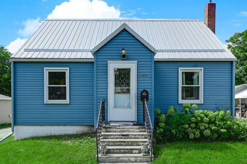 709 1st St N, Waterville, MN, 56096-1041 | Card Image