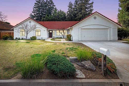 5017 W Locust Ave, Fresno, CA, 93722-3444 | Card Image