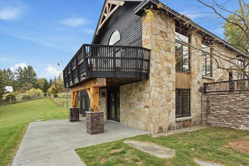 327 Bahan Rd, Shaftsbury, VT, 05262-9460 | Card Image