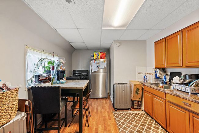 Upper unit kitchen | Image 17