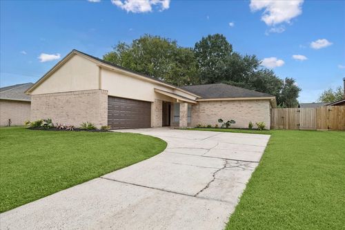 9742 Shell Rock Rd, La Porte, TX, 77571-4121 | Card Image