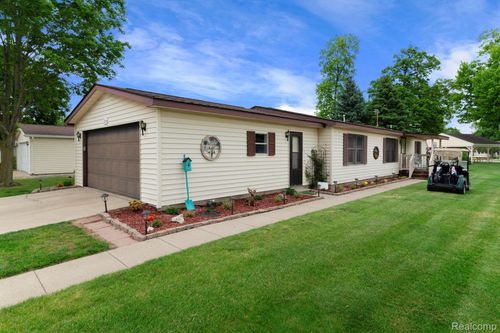704 Webber Ct, Linden, MI, 48451-8601 | Card Image