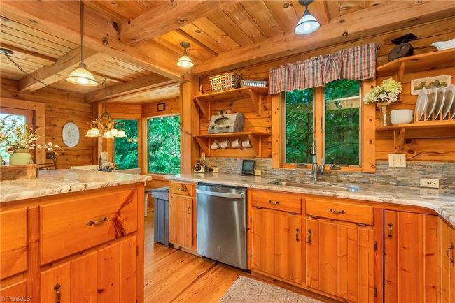 Master bath offers privacy. | Image 27