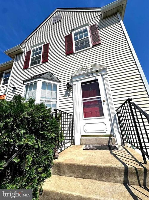 155a-4002 Summer Hollow Ct, CHANTILLY, VA, 20151-3523 | Card Image