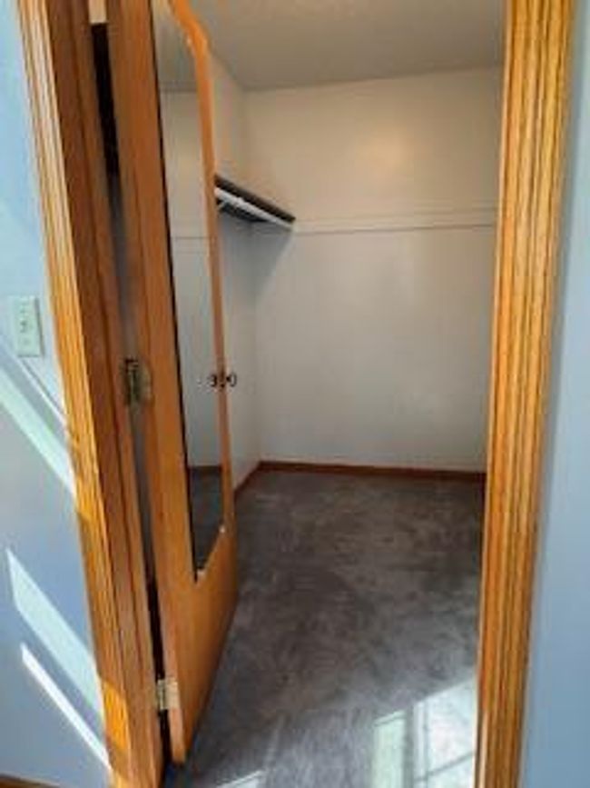 Walk-in closet | Image 24