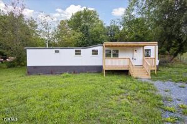 2376 Highway 81 S, House other with 2 bedrooms, 1 bathrooms and null parking in Jonesborough TN | Image 4