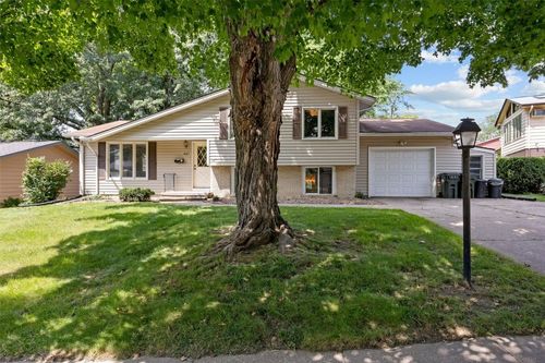 907 Talwrn Ct, Iowa City, IA, 52246-4824 | Card Image
