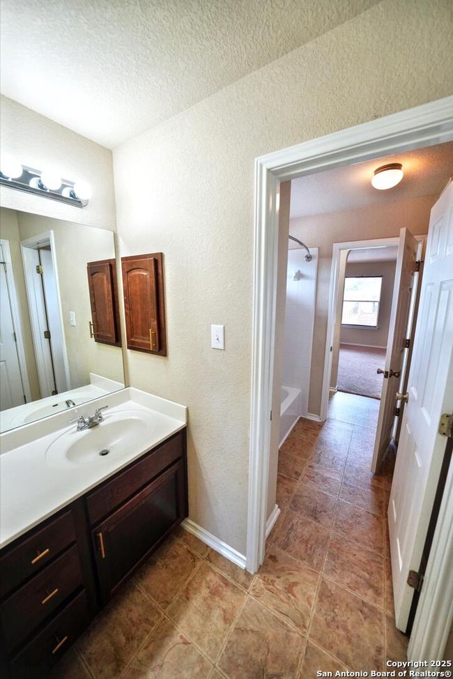 9022 Anderson Blf, House other with 5 bedrooms, 4 bathrooms and null parking in Converse TX | Image 35