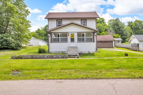 123 Fairview St, Hanover, MI, 49241-9702 | Card Image