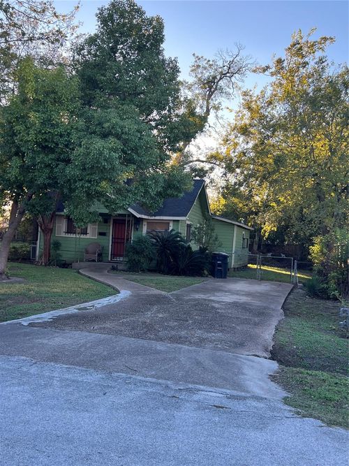 4305 Los Angeles St, Houston, TX, 77026-3851 | Card Image
