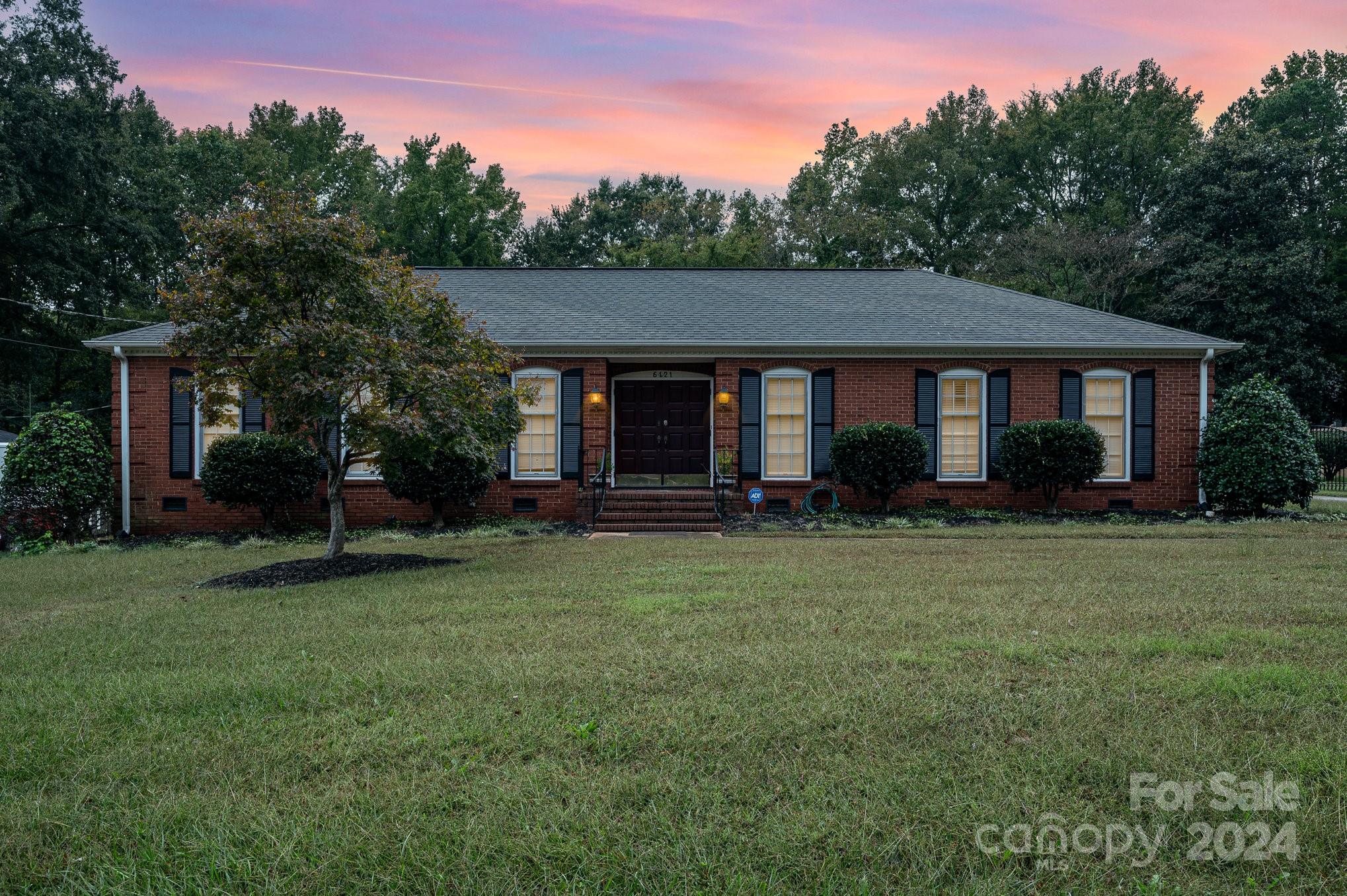 Lake Forest Rd, Charlotte, NC 28227