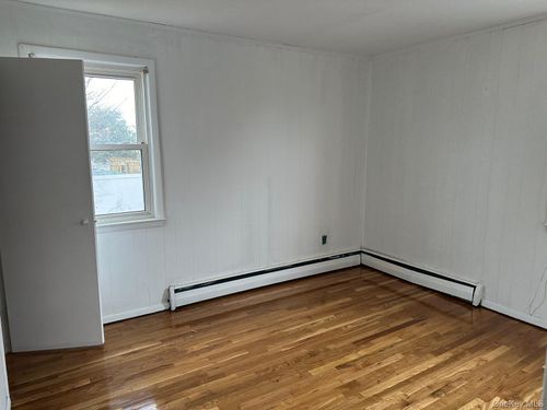 109 Pratt St, Babylon, NY, 11704-7907 | Card Image