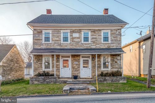 207 S Carpenter Street, NEWMANSTOWN, PA, 17073 | Card Image