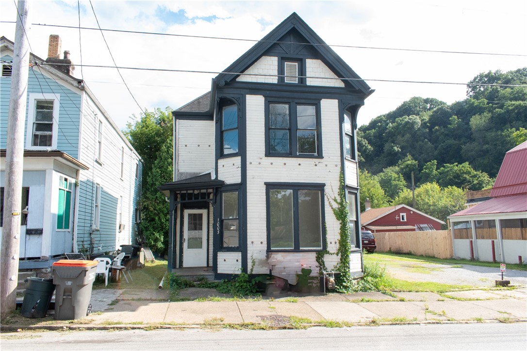 11th St, Beaver Falls, PA 15010