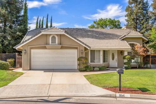 1194 E Le Parc Dr, Fresno, CA, 93720-4016 | Card Image